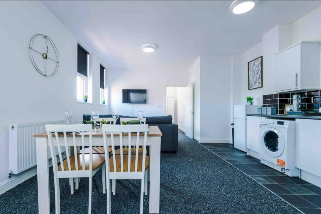 Spacious One-Bedroom Apartment In Saint Helens St Helens  Exterior foto